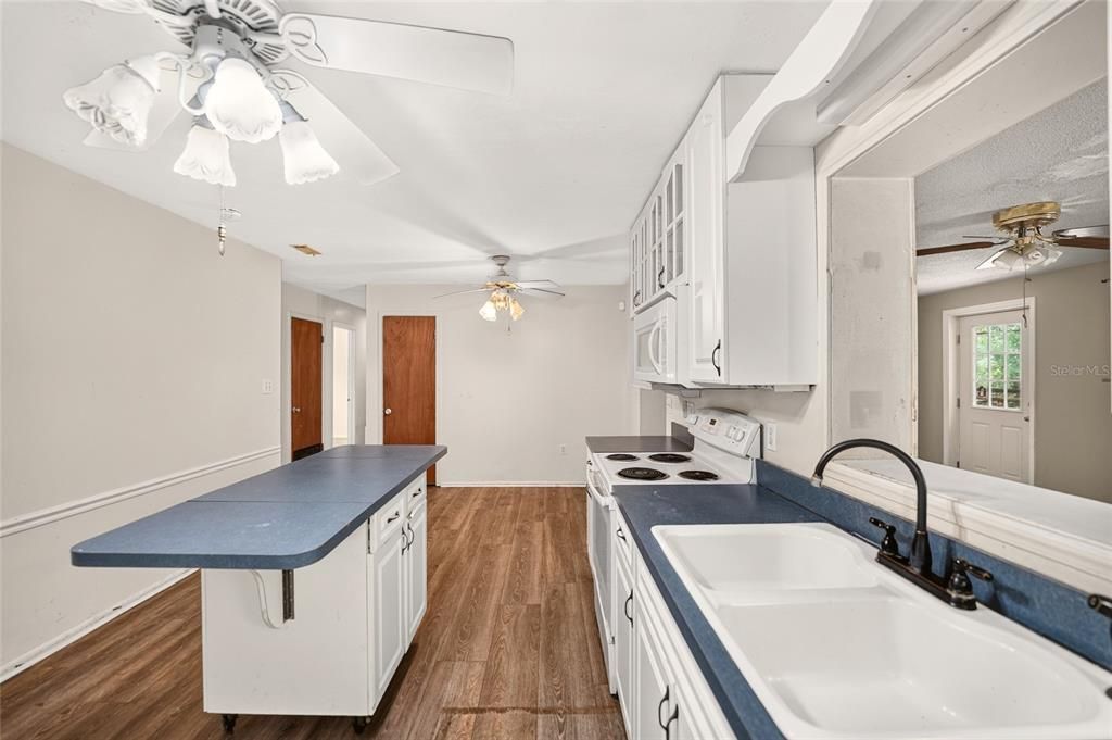En Venta: $255,000 (3 camas, 2 baños, 1764 Pies cuadrados)