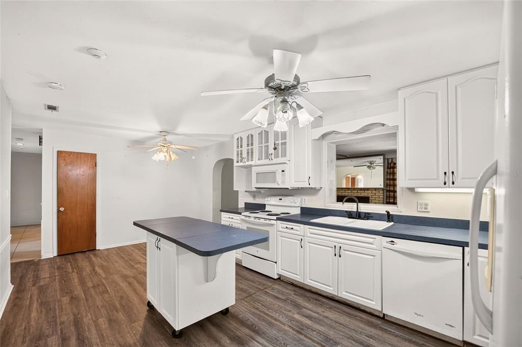En Venta: $255,000 (3 camas, 2 baños, 1764 Pies cuadrados)