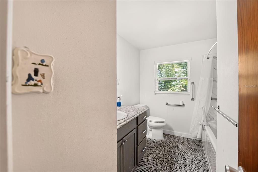 En Venta: $255,000 (3 camas, 2 baños, 1764 Pies cuadrados)