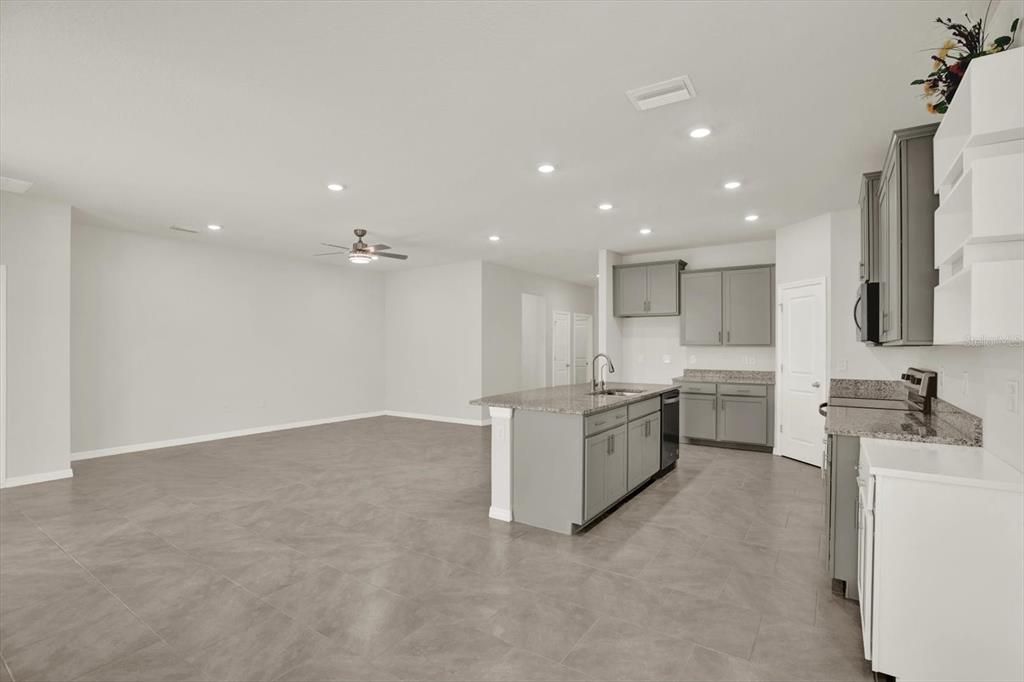 For Sale: $410,000 (4 beds, 2 baths, 2046 Square Feet)