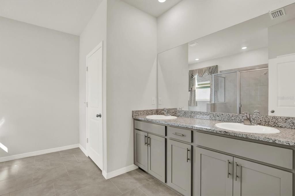 For Sale: $410,000 (4 beds, 2 baths, 2046 Square Feet)