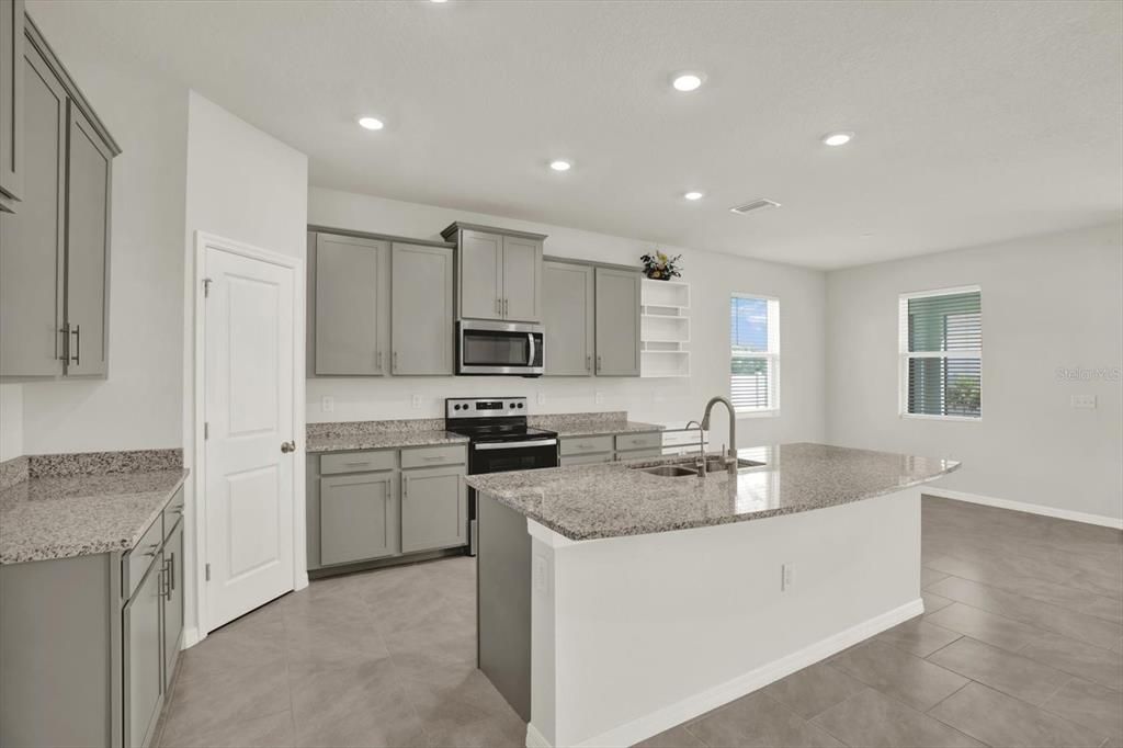For Sale: $410,000 (4 beds, 2 baths, 2046 Square Feet)