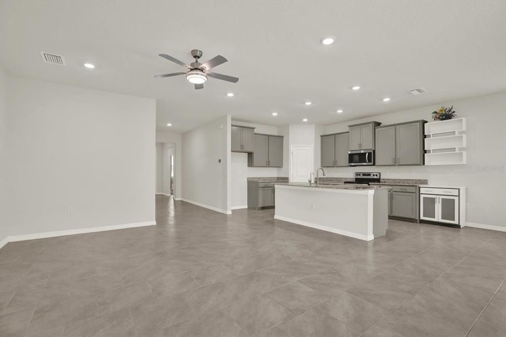 For Sale: $410,000 (4 beds, 2 baths, 2046 Square Feet)