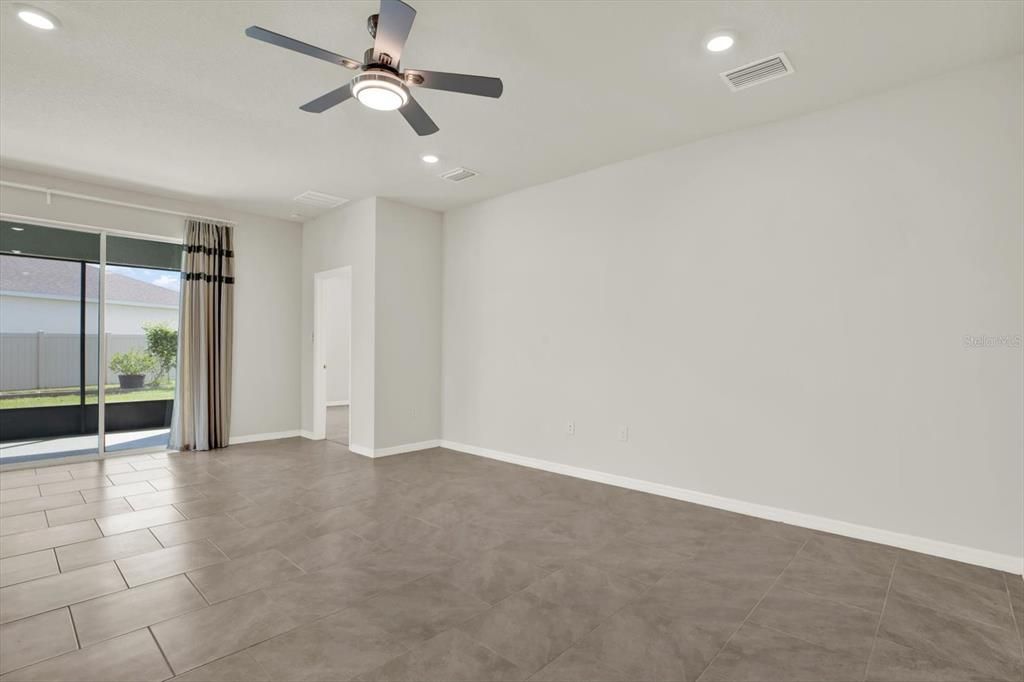 For Sale: $410,000 (4 beds, 2 baths, 2046 Square Feet)