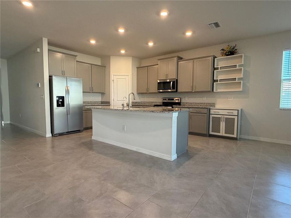 For Sale: $410,000 (4 beds, 2 baths, 2046 Square Feet)
