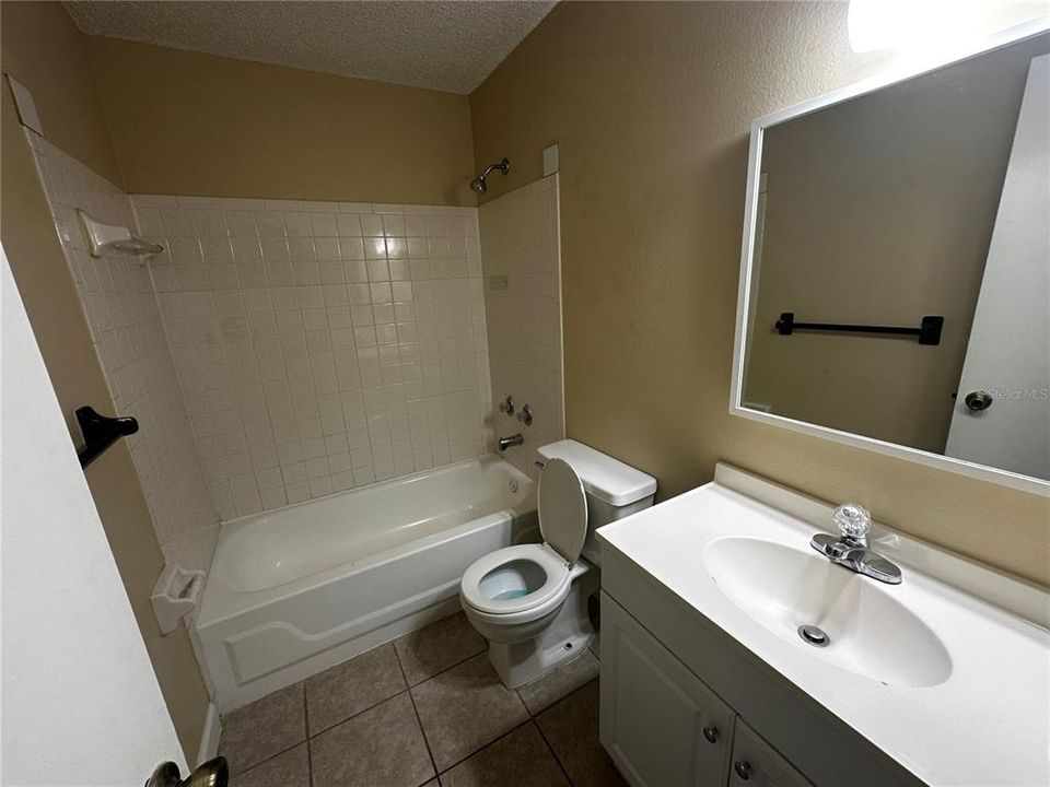 For Rent: $1,000 (1 beds, 1 baths, 864 Square Feet)