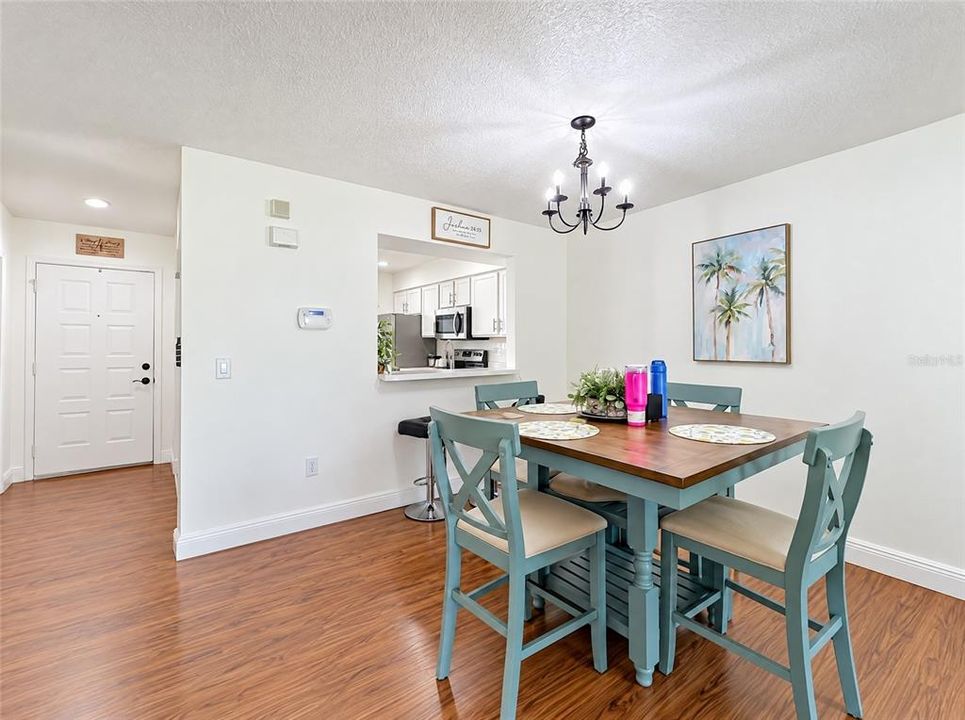 For Sale: $225,000 (3 beds, 2 baths, 1162 Square Feet)