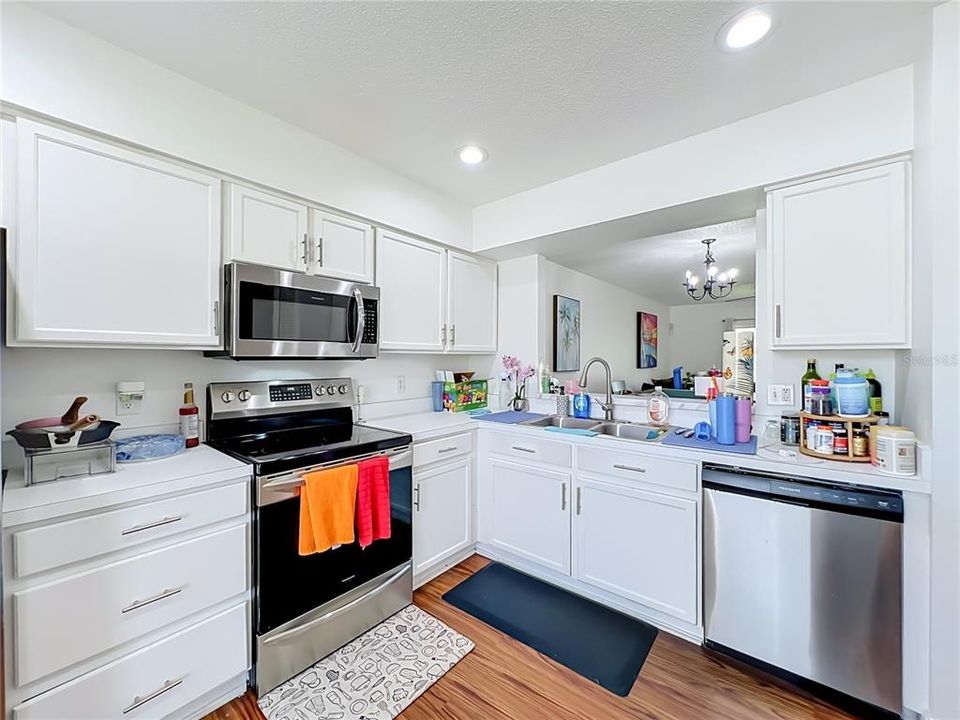 For Sale: $225,000 (3 beds, 2 baths, 1162 Square Feet)