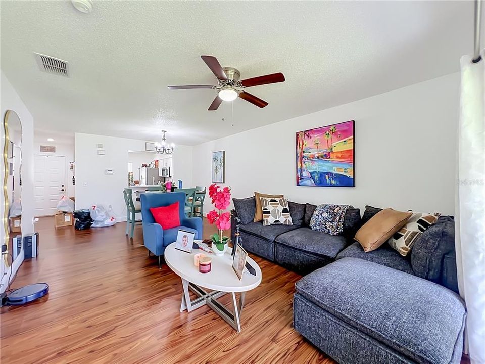 For Sale: $225,000 (3 beds, 2 baths, 1162 Square Feet)