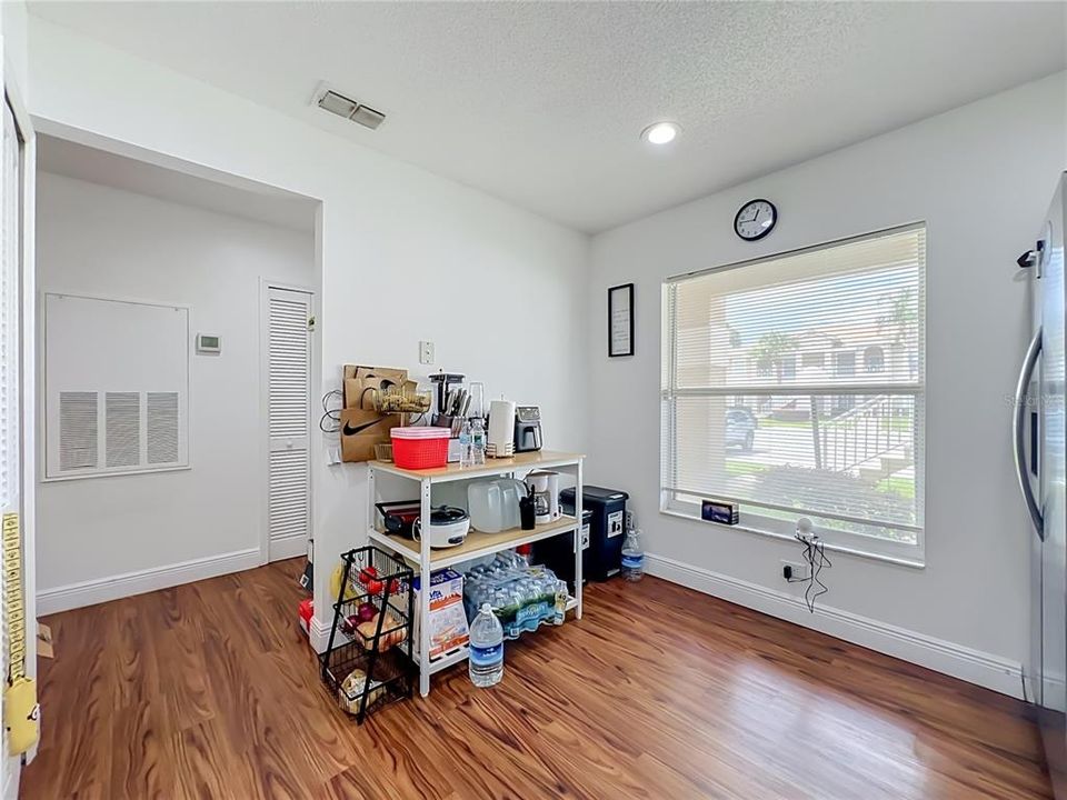 For Sale: $225,000 (3 beds, 2 baths, 1162 Square Feet)