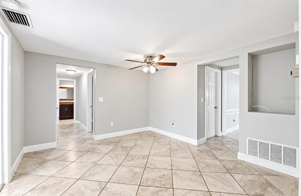 For Sale: $325,000 (3 beds, 2 baths, 1668 Square Feet)