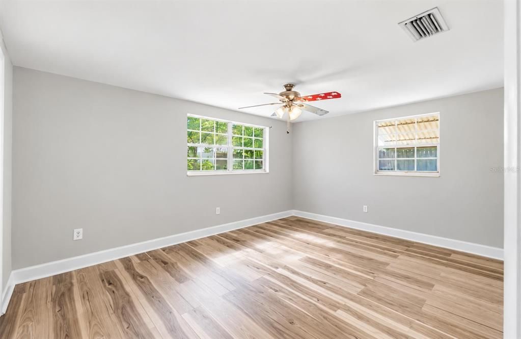 For Sale: $325,000 (3 beds, 2 baths, 1668 Square Feet)