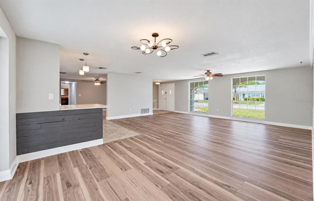 For Sale: $325,000 (3 beds, 2 baths, 1668 Square Feet)
