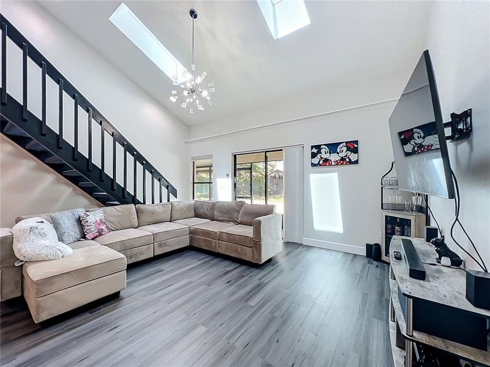 En Venta: $275,000 (2 camas, 2 baños, 1091 Pies cuadrados)