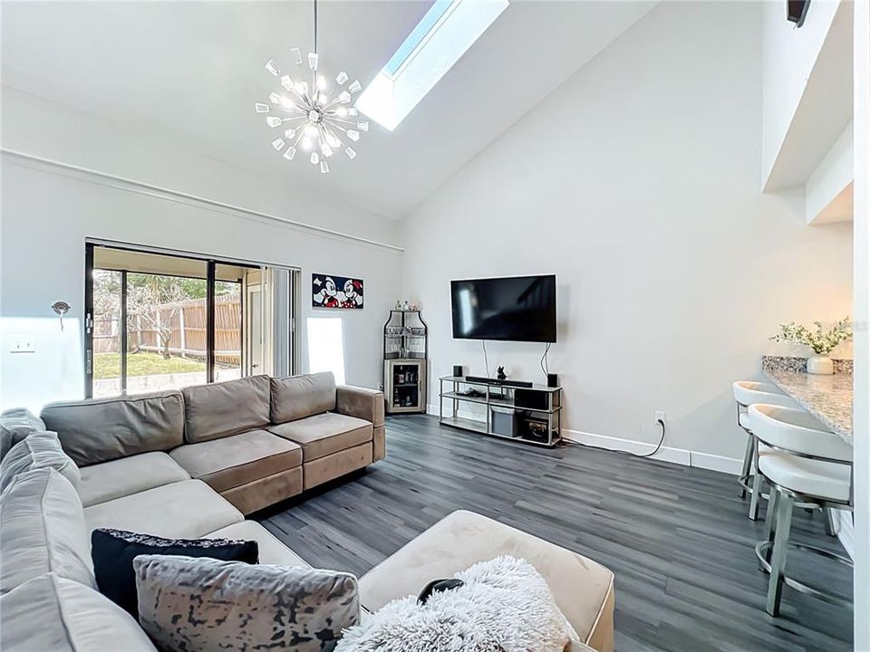 En Venta: $275,000 (2 camas, 2 baños, 1091 Pies cuadrados)