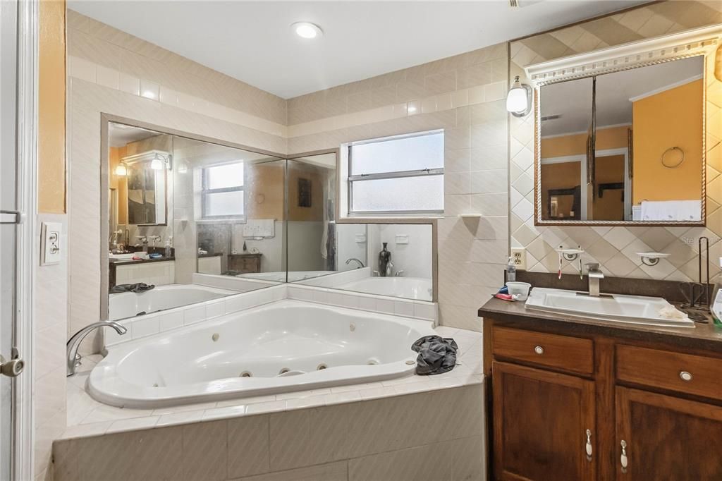 На продажу: $329,900 (3 спален, 2 ванн, 1644 Квадратных фут)