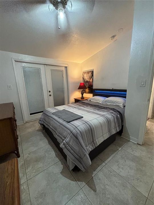 En Venta: $480,000 (3 camas, 2 baños, 1400 Pies cuadrados)
