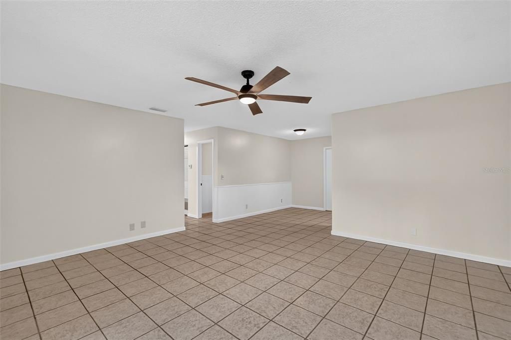 For Sale: $217,500 (3 beds, 1 baths, 1139 Square Feet)