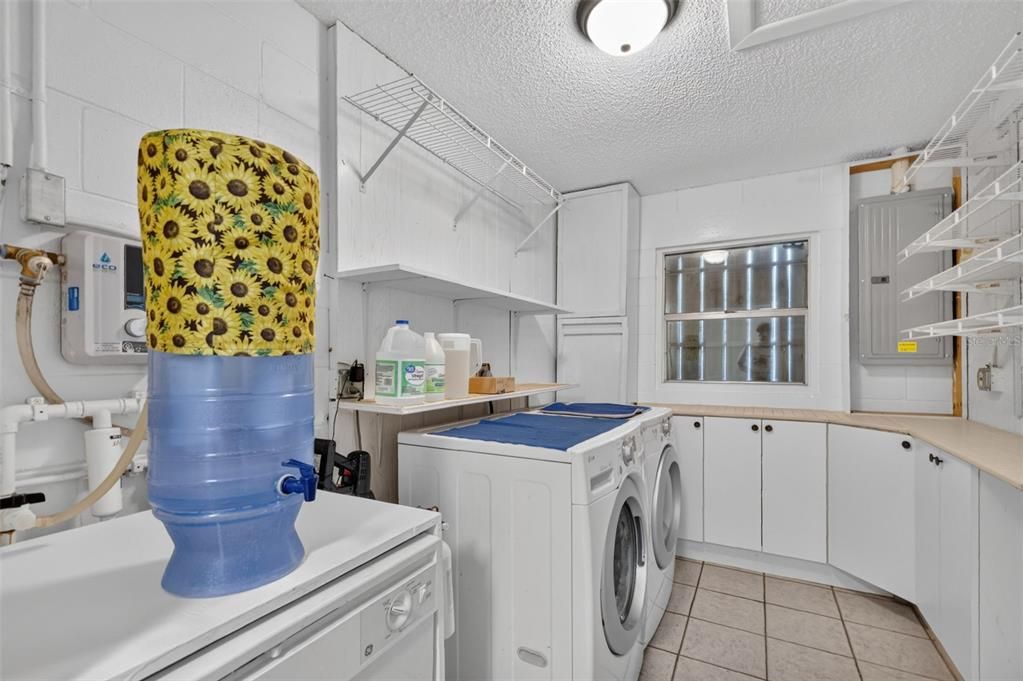 For Sale: $217,500 (3 beds, 1 baths, 1139 Square Feet)
