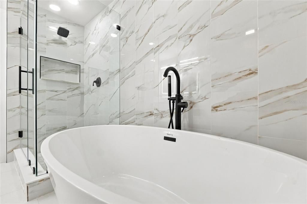 For Sale: $650,000 (5 beds, 2 baths, 3741 Square Feet)