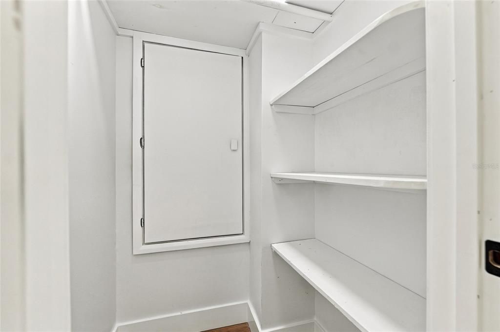 For Sale: $650,000 (5 beds, 2 baths, 3741 Square Feet)