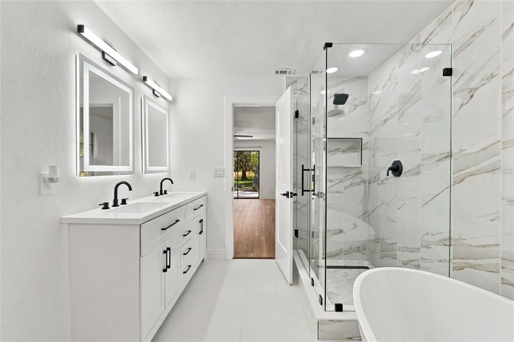 For Sale: $650,000 (5 beds, 2 baths, 3741 Square Feet)