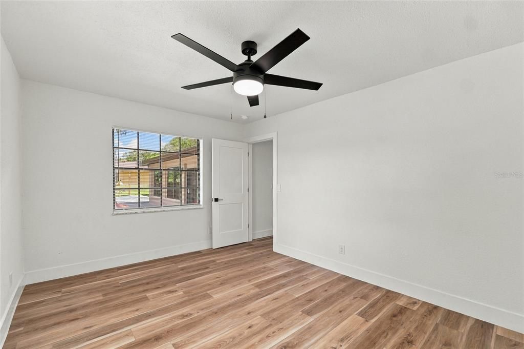 For Sale: $650,000 (5 beds, 2 baths, 3741 Square Feet)