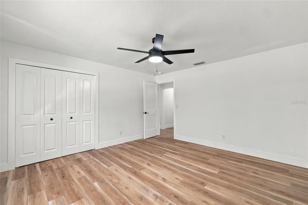 For Sale: $650,000 (5 beds, 2 baths, 3741 Square Feet)