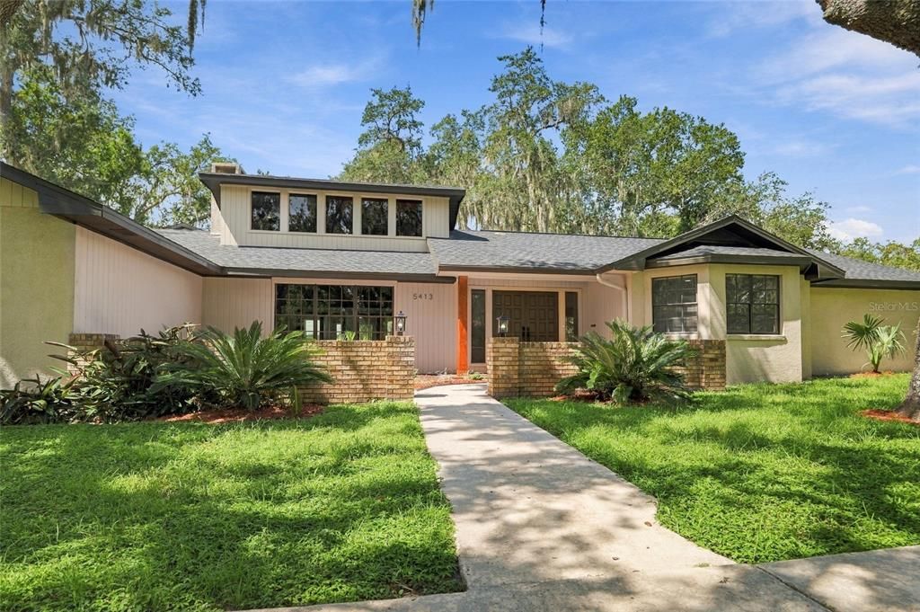 For Sale: $650,000 (5 beds, 2 baths, 3741 Square Feet)