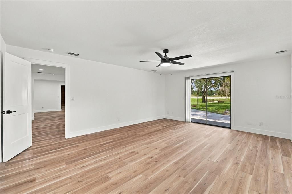 For Sale: $650,000 (5 beds, 2 baths, 3741 Square Feet)