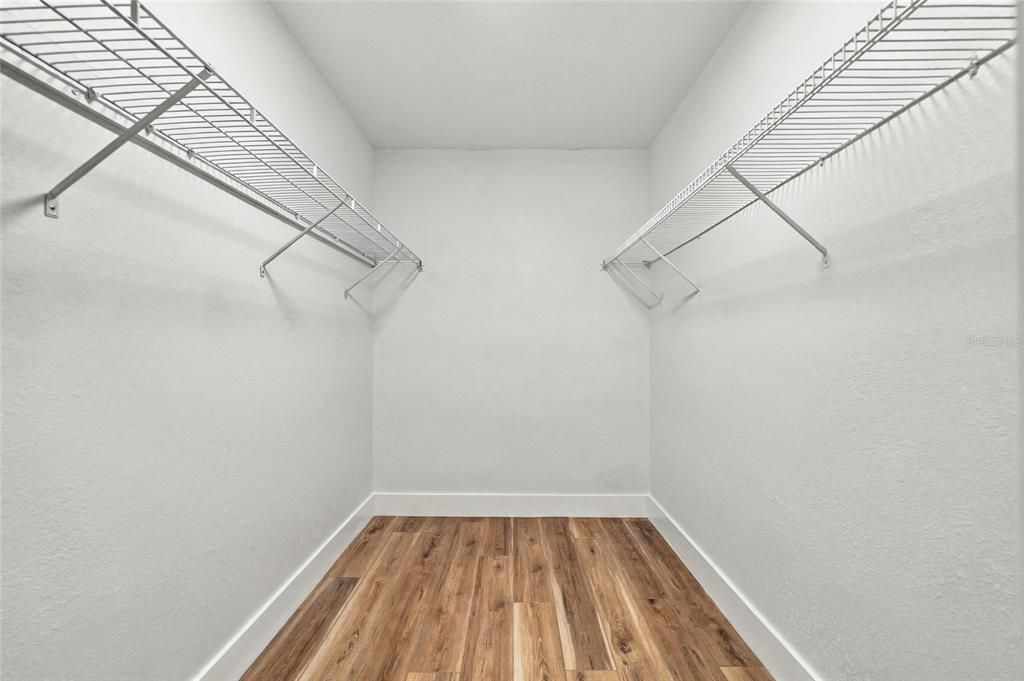 For Sale: $650,000 (5 beds, 2 baths, 3741 Square Feet)