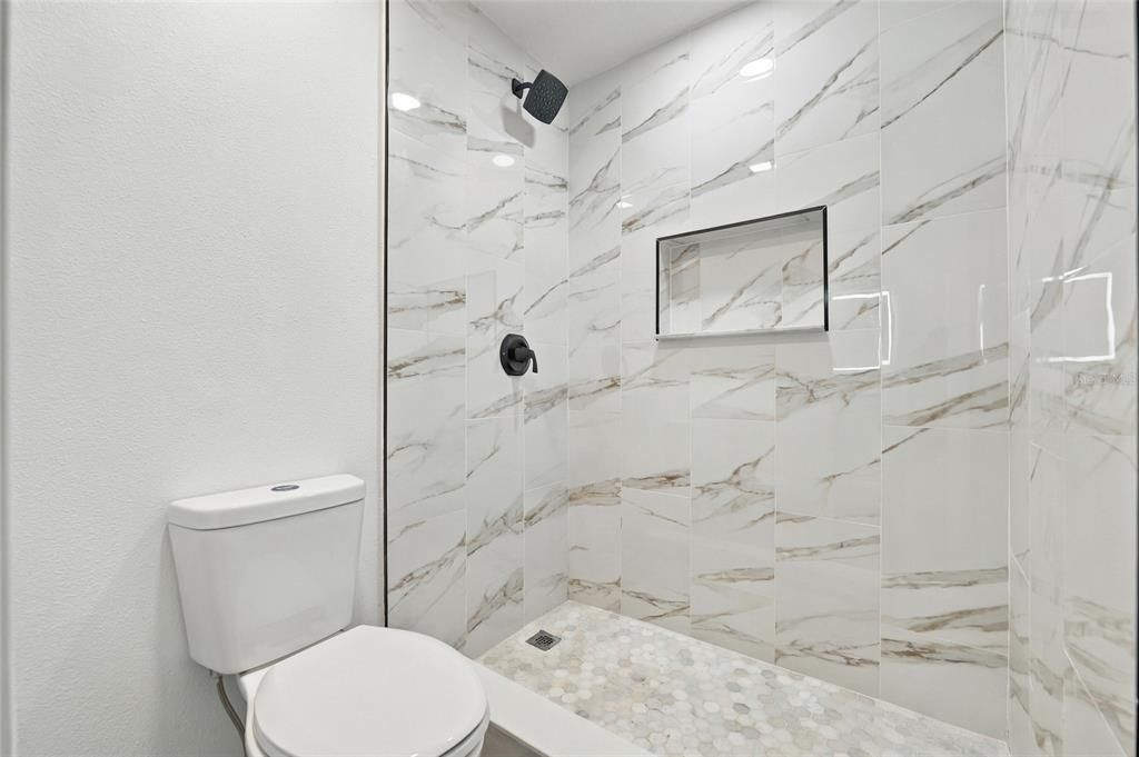For Sale: $650,000 (5 beds, 2 baths, 3741 Square Feet)