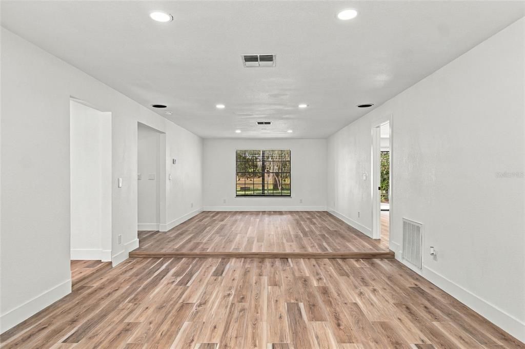 For Sale: $650,000 (5 beds, 2 baths, 3741 Square Feet)
