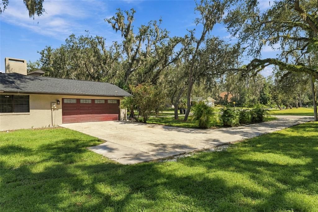 For Sale: $650,000 (5 beds, 2 baths, 3741 Square Feet)