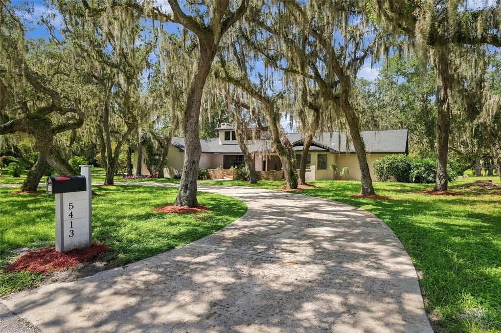 For Sale: $650,000 (5 beds, 2 baths, 3741 Square Feet)