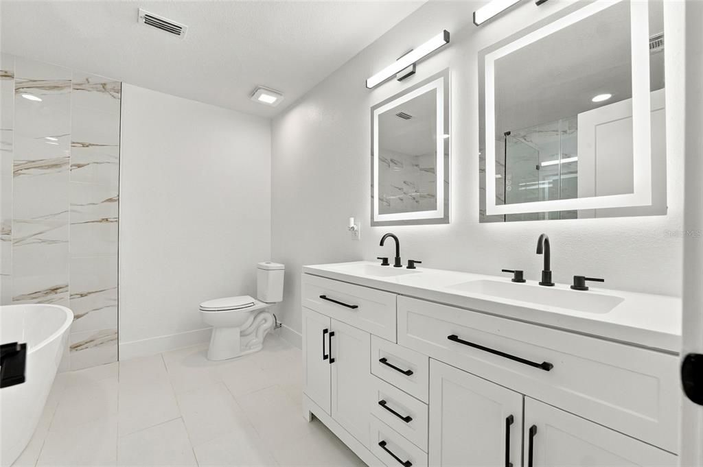 For Sale: $650,000 (5 beds, 2 baths, 3741 Square Feet)