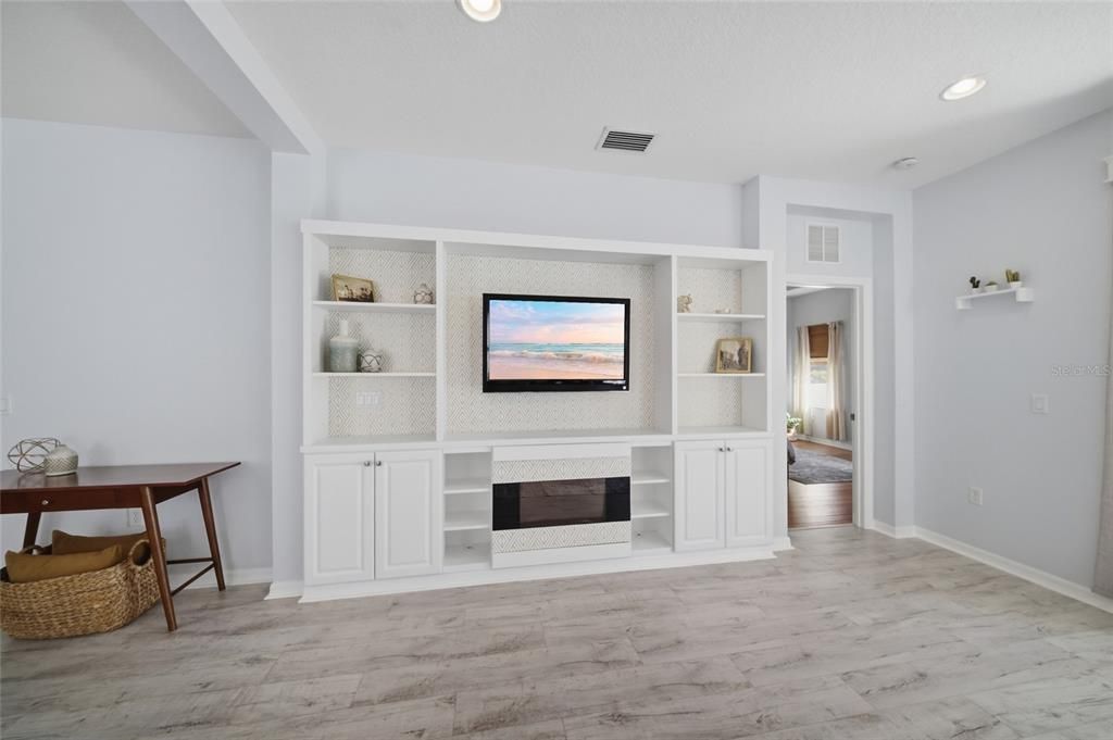 For Sale: $399,000 (3 beds, 2 baths, 1744 Square Feet)