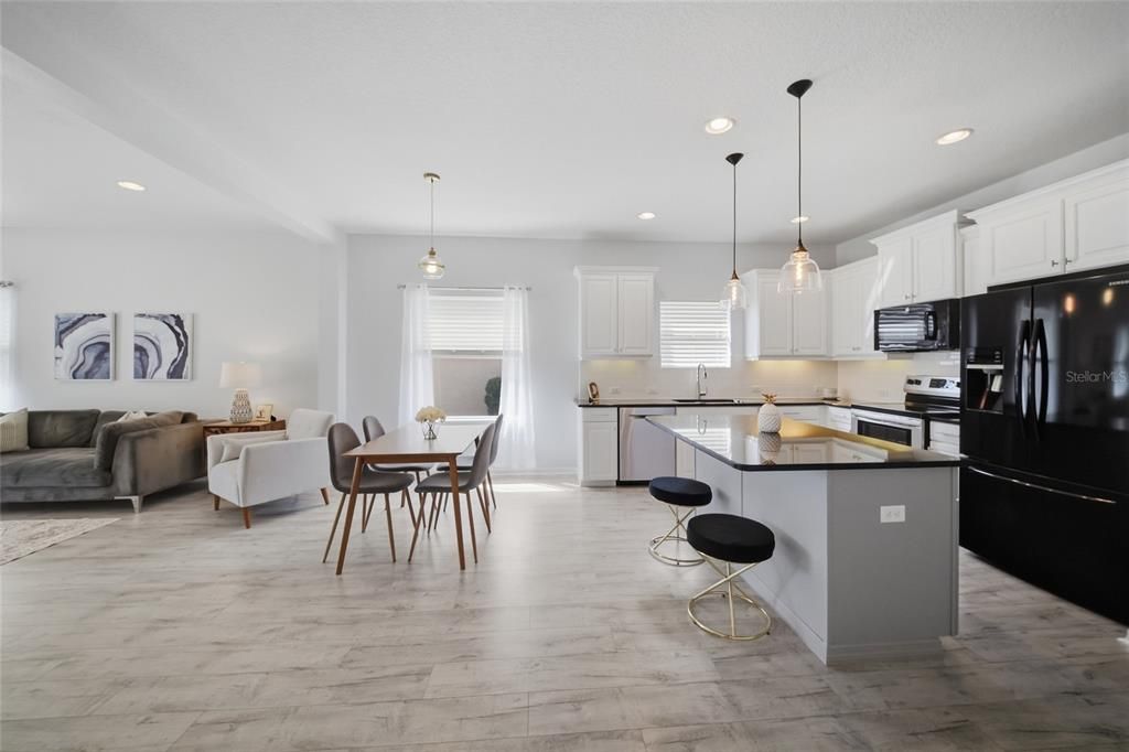 For Sale: $399,000 (3 beds, 2 baths, 1744 Square Feet)
