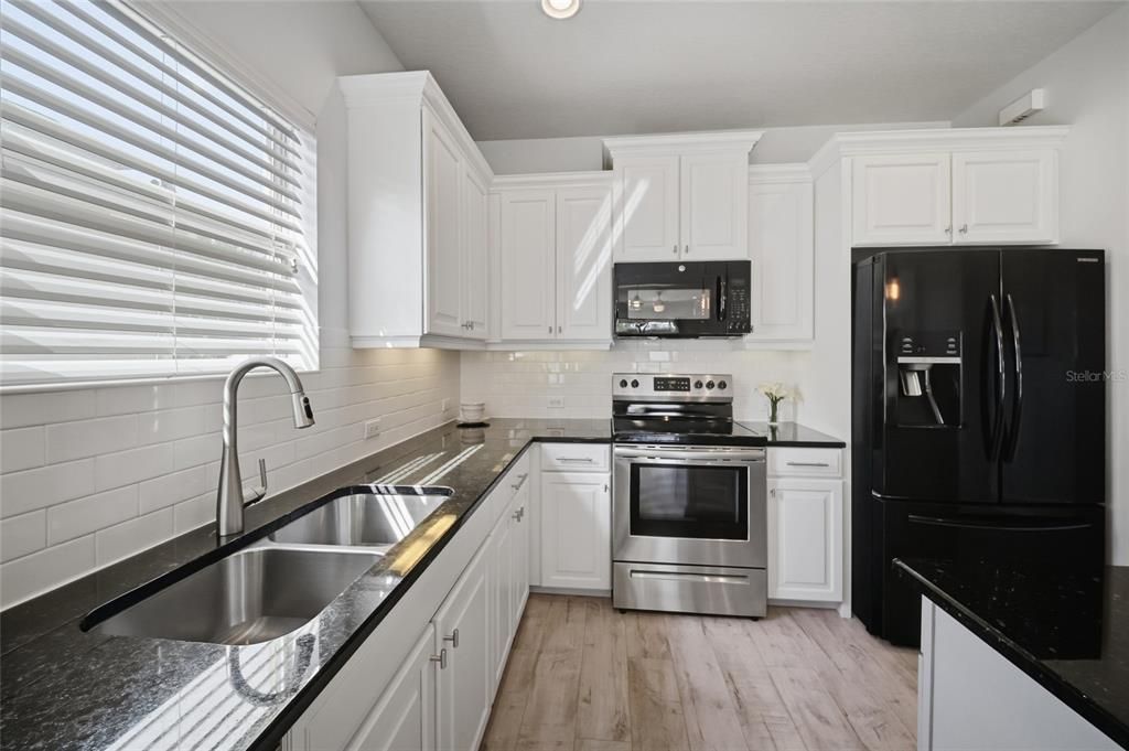 For Sale: $399,000 (3 beds, 2 baths, 1744 Square Feet)