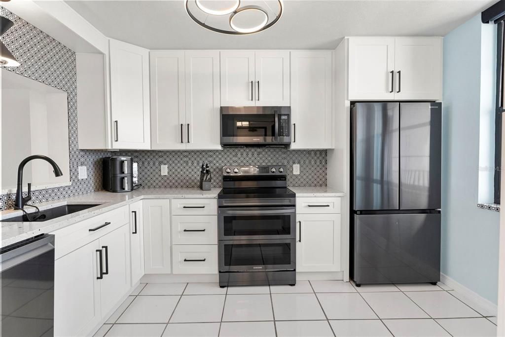 For Sale: $430,000 (2 beds, 2 baths, 1310 Square Feet)