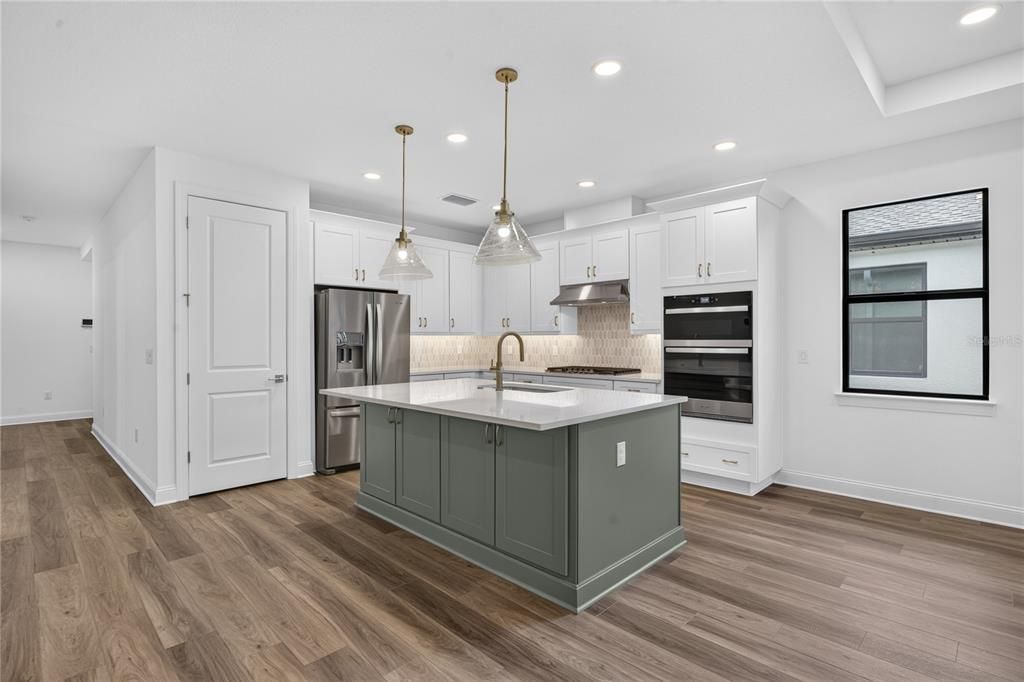 For Rent: $2,600 (3 beds, 2 baths, 1602 Square Feet)