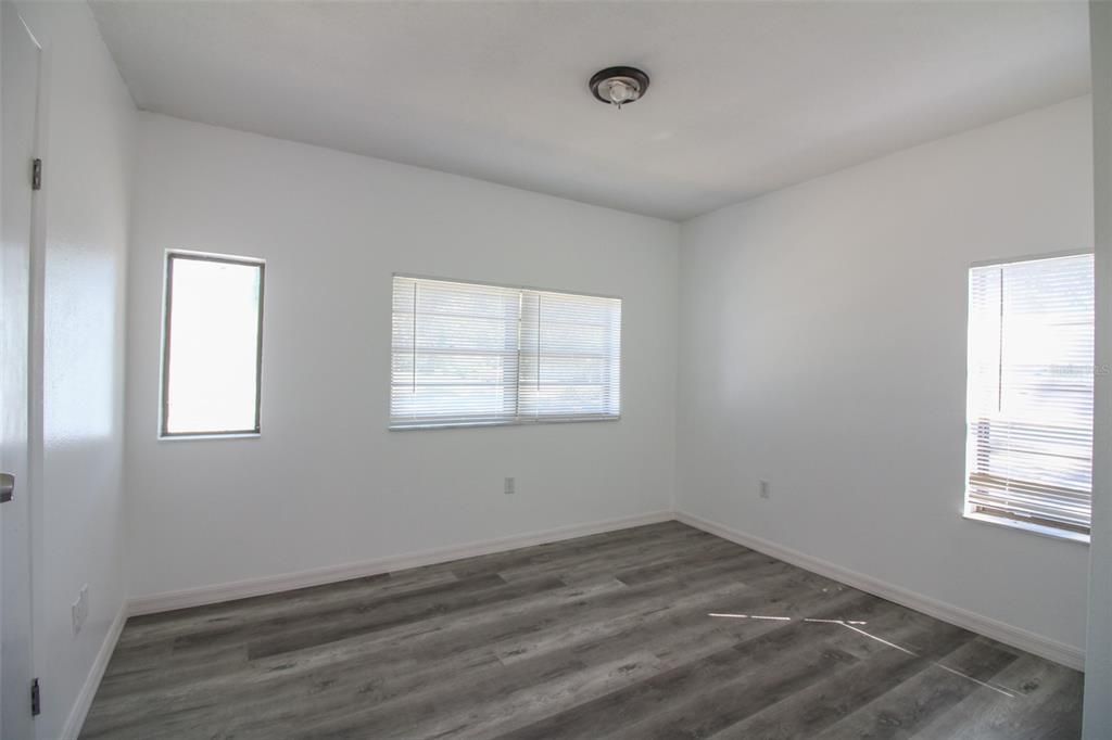 For Rent: $1,400 (2 beds, 1 baths, 990 Square Feet)