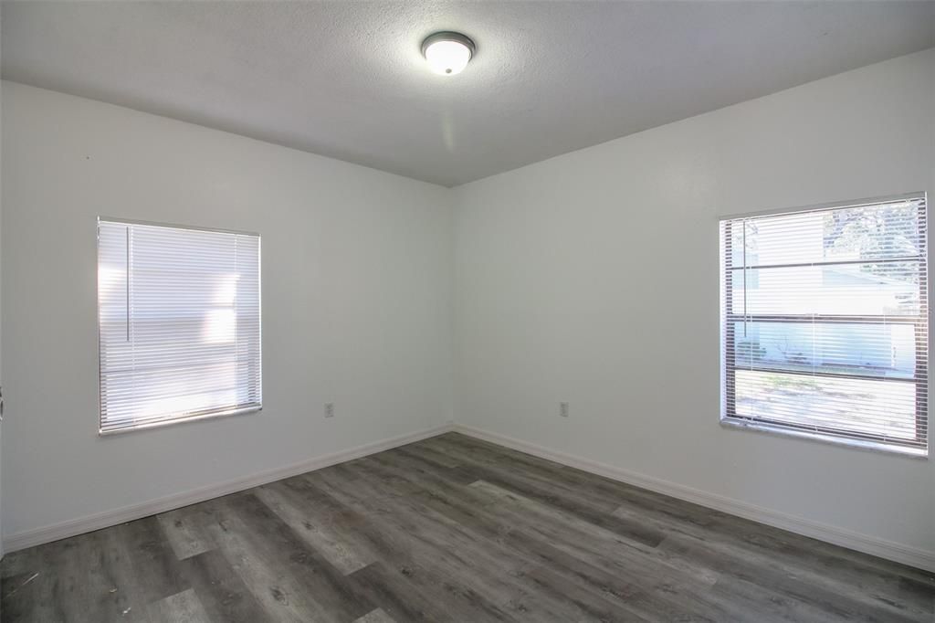 For Rent: $1,400 (2 beds, 1 baths, 990 Square Feet)