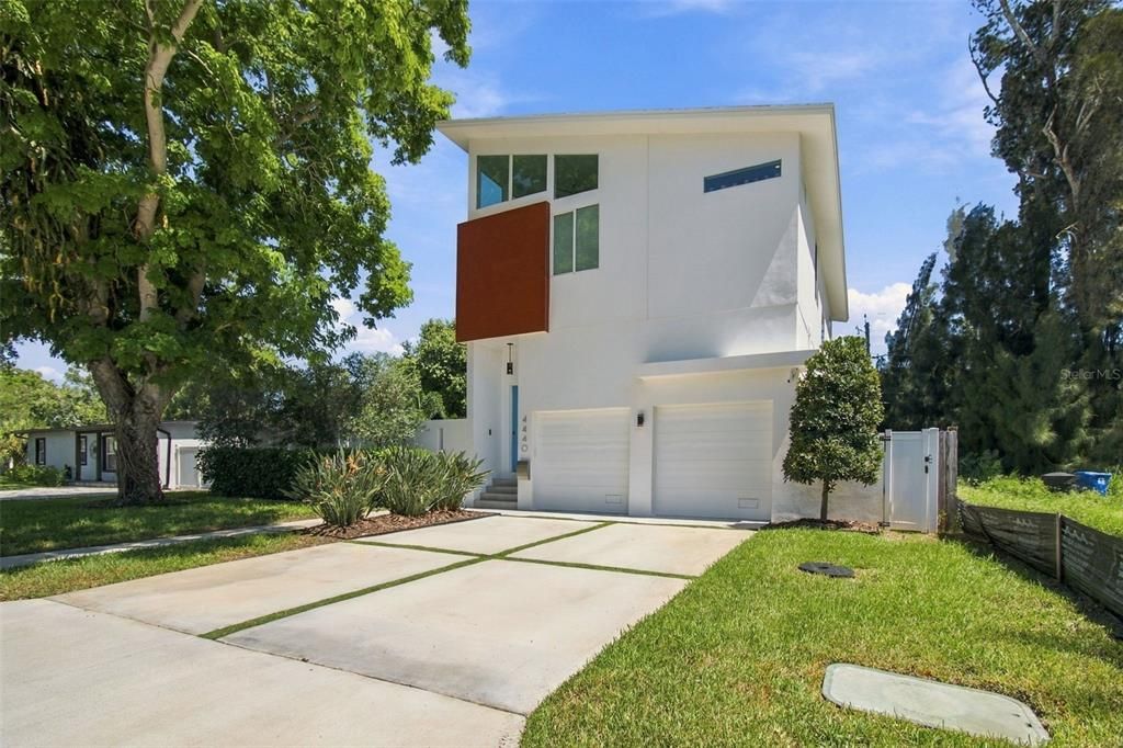 For Sale: $1,550,000 (3 beds, 2 baths, 2186 Square Feet)