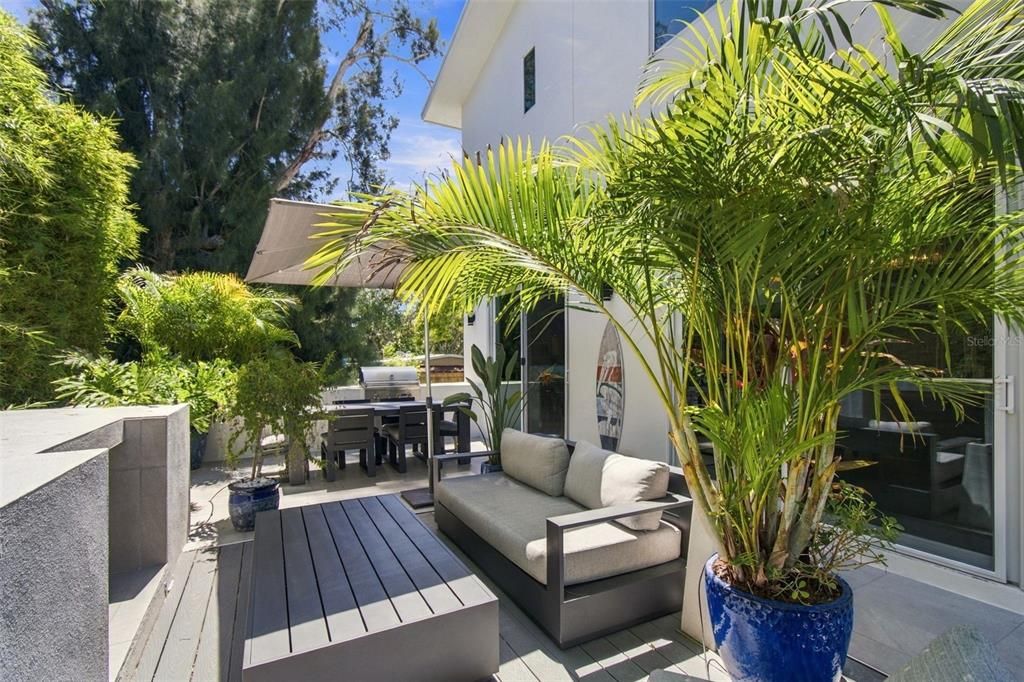 For Sale: $1,550,000 (3 beds, 2 baths, 2186 Square Feet)