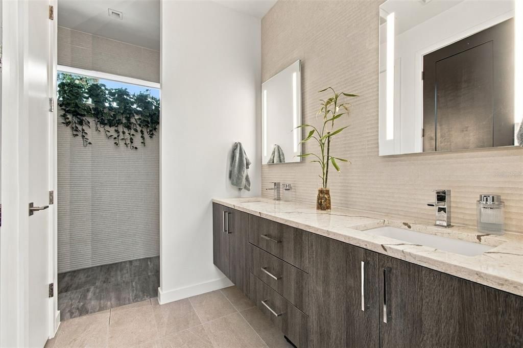 For Sale: $1,550,000 (3 beds, 2 baths, 2186 Square Feet)