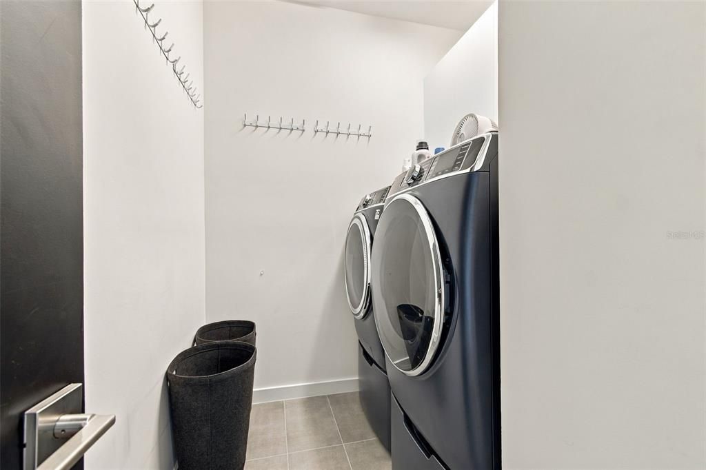 For Sale: $1,550,000 (3 beds, 2 baths, 2186 Square Feet)