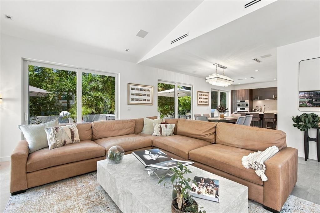 For Sale: $1,550,000 (3 beds, 2 baths, 2186 Square Feet)