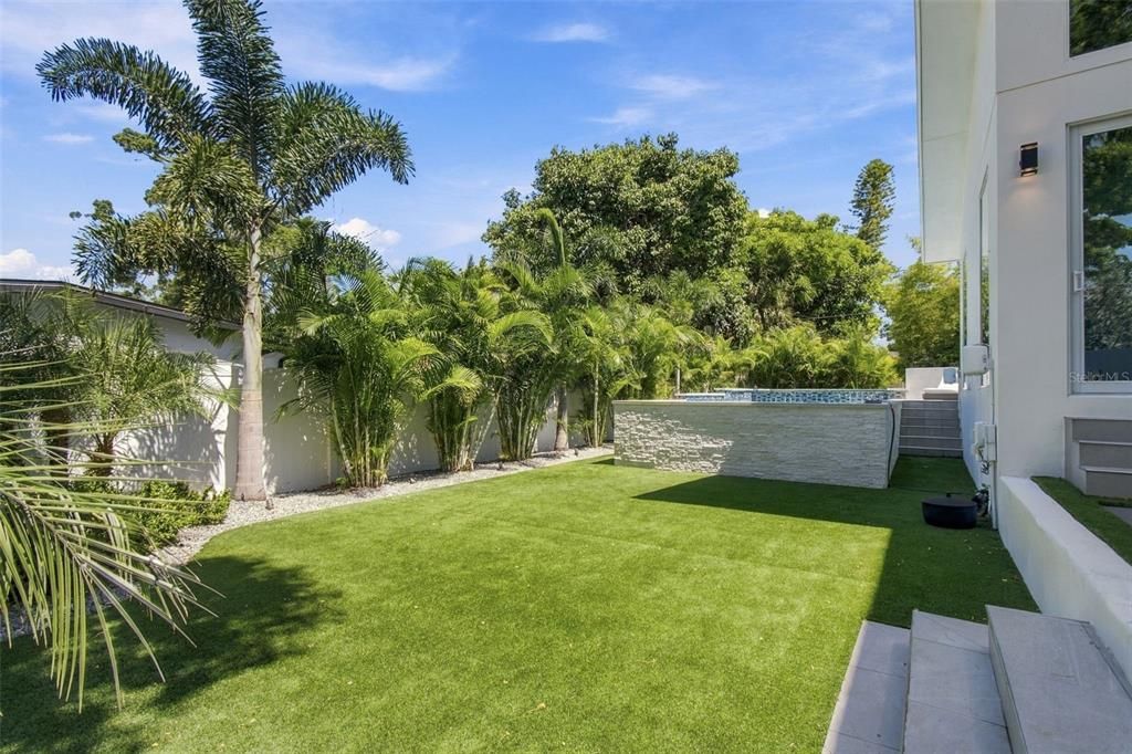 For Sale: $1,550,000 (3 beds, 2 baths, 2186 Square Feet)