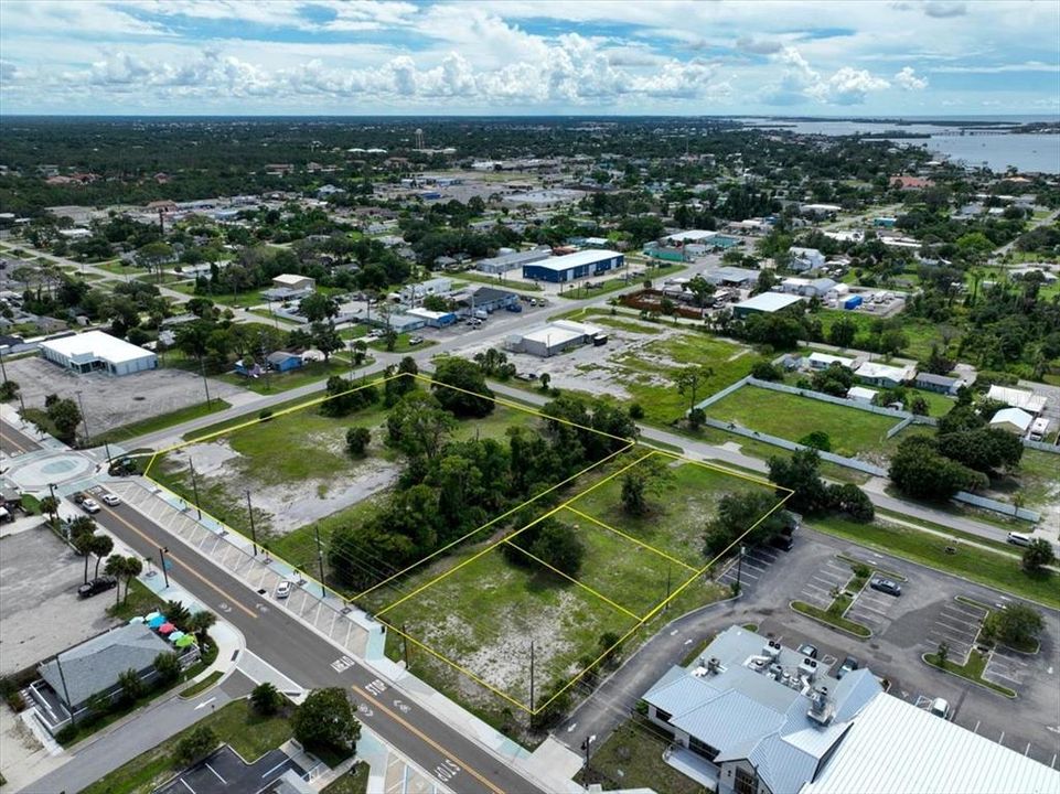待售: $3,850,000 (2.24 acres)